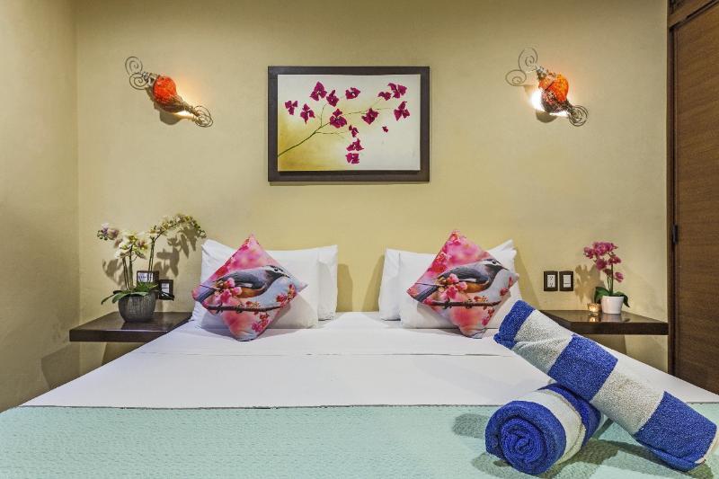 Moon Dreams Villas El Jardin 홀박스아일랜드 외부 사진