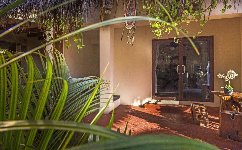 Moon Dreams Villas El Jardin 홀박스아일랜드 외부 사진